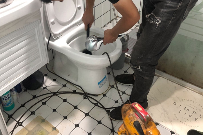富拉尔基马桶堵塞自己疏通还是找师傅?专业上门服务让你省时更省心
